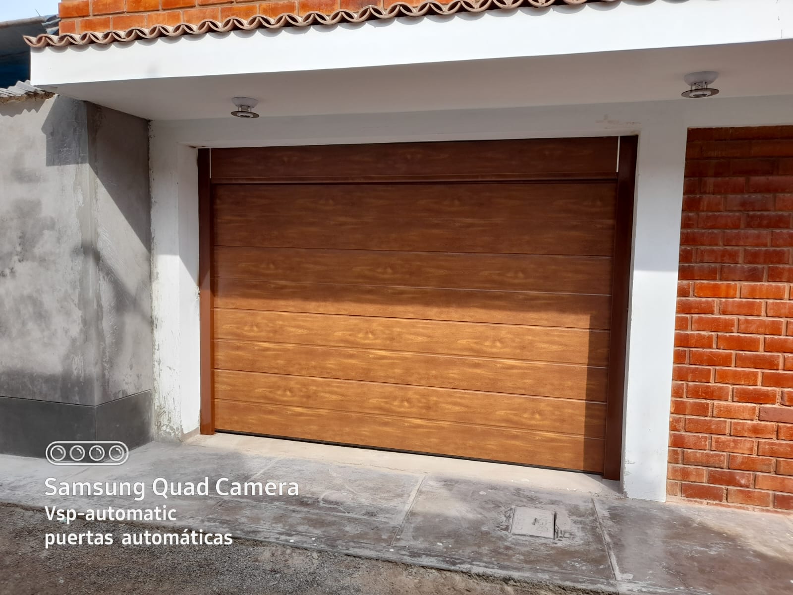 Portones de material importado